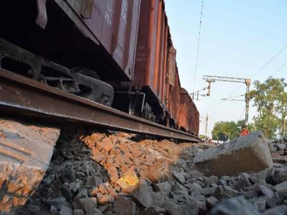 lover aunty nephew create big drama at railway track