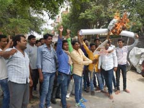 oppose the price rise of petro commodities