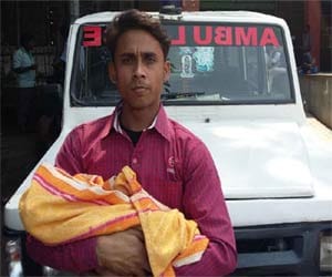 Baby girl birth in police PCR van in delhi