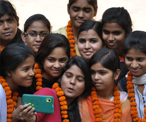 girls perform better in up board exam result