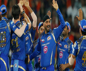 LIVE: mumbai indians vs hyderabad sunrisers, ipl 8