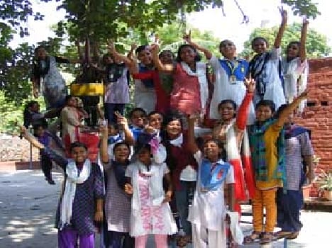 Inter consciousness in high school, waved the banner of worship