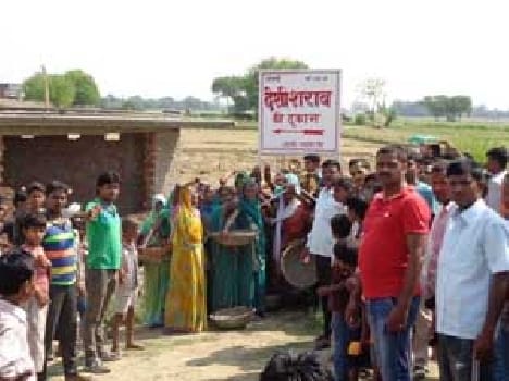 The villagers opposed to the country liquor shop