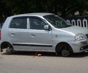 Thieves took tires not car