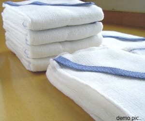 doctors leave cotton pad in patient's stomach.