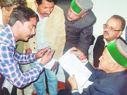 cm virbhadra singh on a visit to haatu, koti rampur.