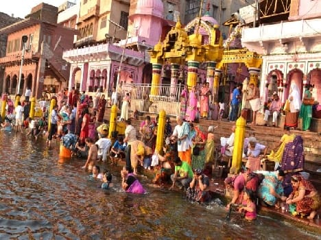 holi bath on somvati amavas