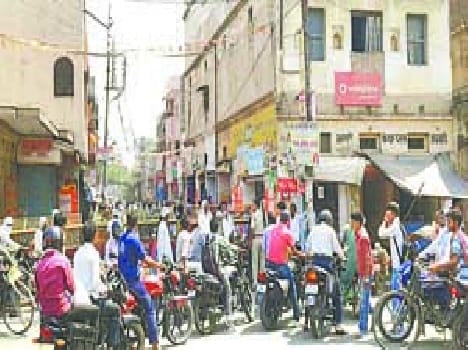 Gopiganj intersection traffic stop day