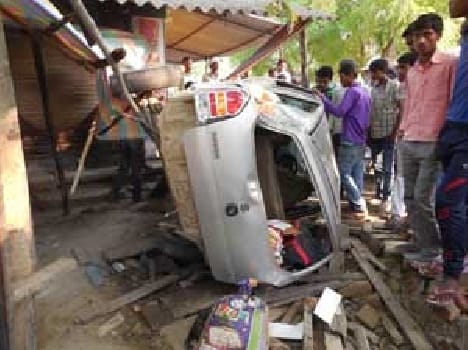 Maruti car entered old man trampling on shop