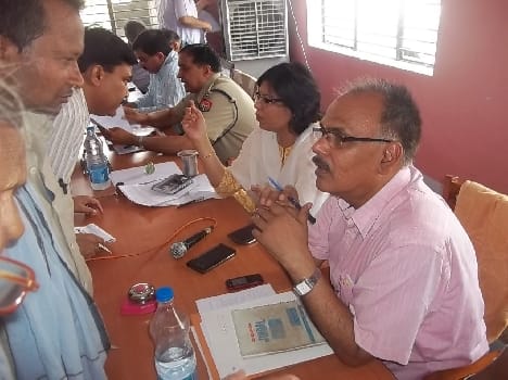 Problems listening to the DM in Tehsil Day