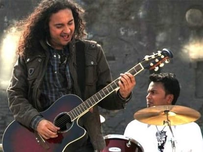 Anurag Dixit won the Best Male Singer Award.