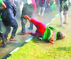 police lathicharge on computer teachers in panchkula