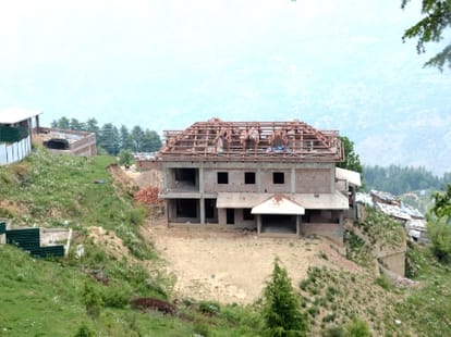 high court notice to information commession in priyanka land case.