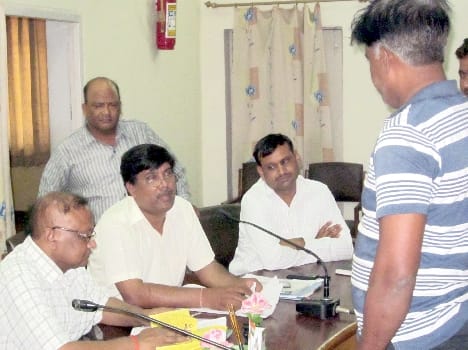 Committee Secretaries litter Throw in the record