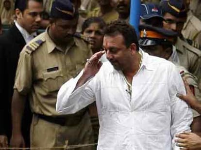 Sanjay Dutt gets 30 day parole his daughter