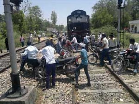 Fair anger of people trapped in the jam , stones