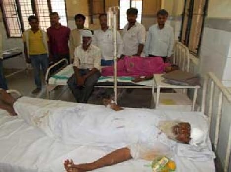 Auto reflex action of mad, six wounded