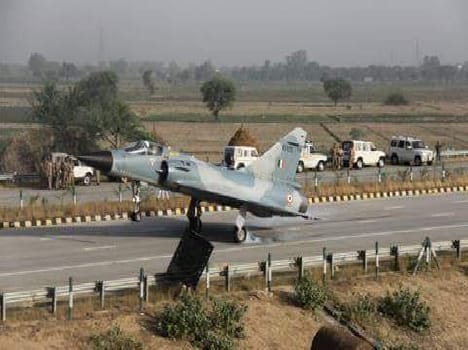 airforce have successfully landed in fighter plane on yamuna expressway