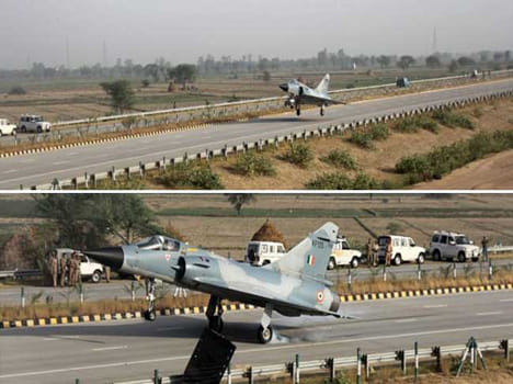  When the plane landed on the expressway, the story changed.