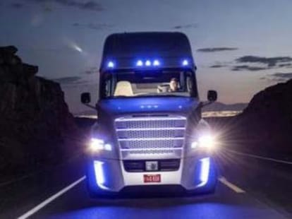The robot truck that can drive itself