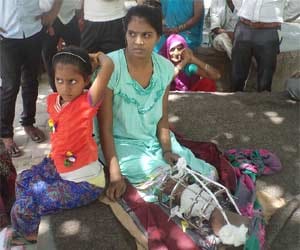 wife sit on strike at police station to save his unfaithful husband