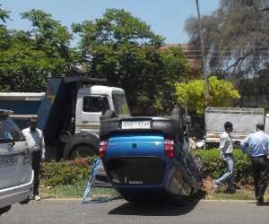 car accident due to flies