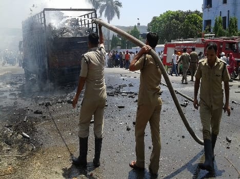 In Cantor Ddki fire, half-hour crash-crash