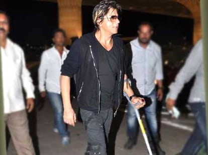 Rohit Shetty gifts Shah Rukh Khan a bicycle!