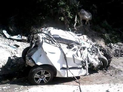 car accident in himachal, four died.