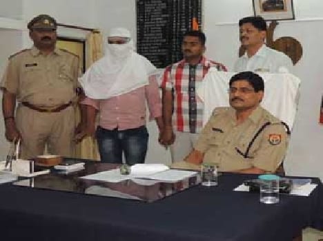 Jewellery prize rogue trader arrested in Lutkand