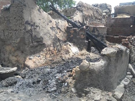 The fire burned five houses , property ashes of thousands