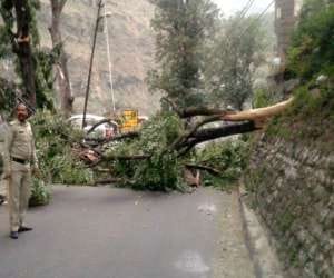 threat to earthquake in himalayan range in winter.