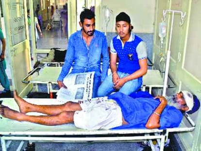 terror of robbers, hostage of family and robbed