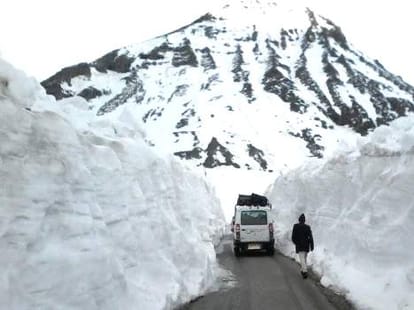 national green tribunal give relaxsation to vehicle for rohtang pass.