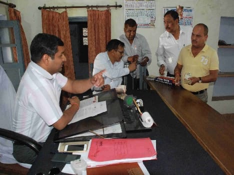 Screws on defaulters