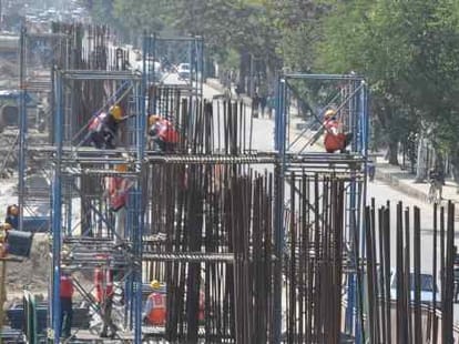 lucknow metro may face delay