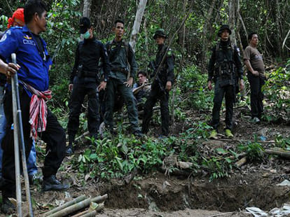 Mass graves found in Malaysia
