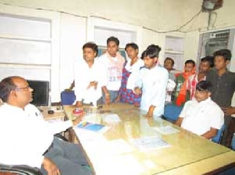 Angry young Congress fragmented power cut