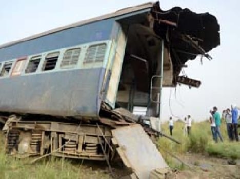 Murray Express derailed , killing three