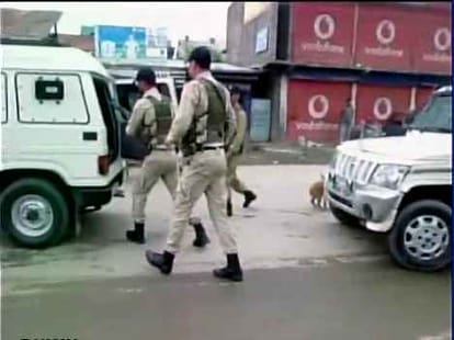 attack on mobile towers and police in Kashmir 
