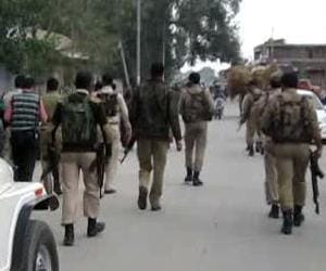 attack on mobile towers and police in Kashmir 