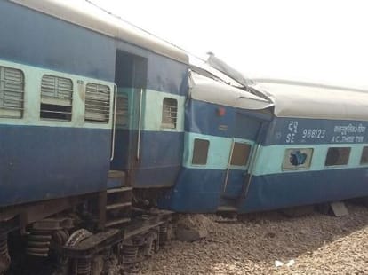 8 coaches of Muri Express derails in Kaushambhi