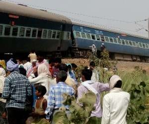 8 coaches of Muri Express derails in Kaushambhi