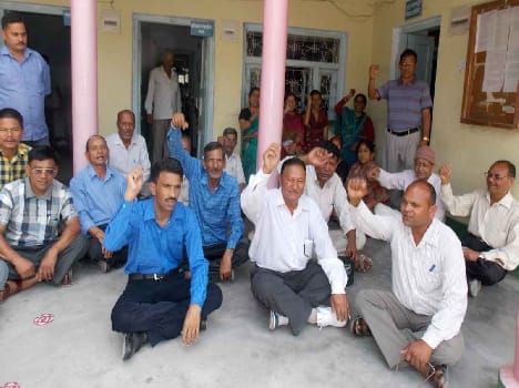 Mondlsera villagers besieged by water institute