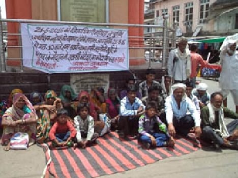 Villagers against Kotedar fast
