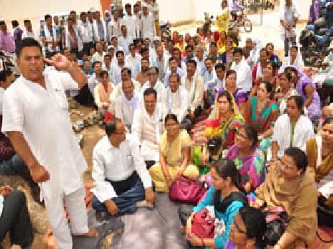 Performing teachers expressed opposition