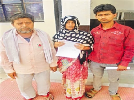 After police catch the accused left