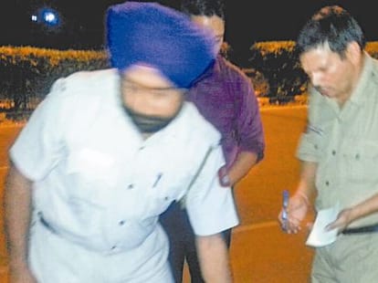 head constable brutally beated on road in chandigarh
