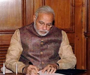 pm modi facing security threat from right wing fundamentalists 