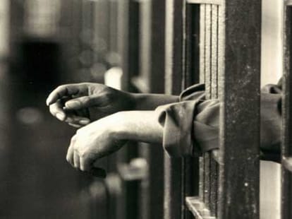 Prisoner 'eating his jail'